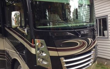 Photo of a 2014 Thor Motor Coach Challenger 37GT for sale