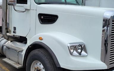 Photo of a 2015 Freightliner Coronado 122 SD for sale