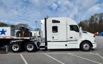 Photo of a 2016 Kenworth T680 Sleeper Truck for sale