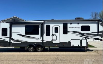 Photo of a 2020 Keystone Avalanche 338GK for sale