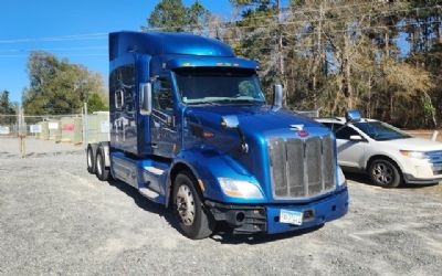 Photo of a 2015 Peterbilt 579 Sleeper Tractor for sale