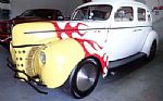 1940 Deluxe Thumbnail 2