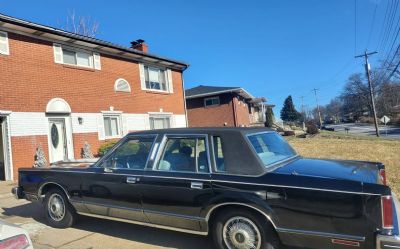 Photo of a 1984 Lincoln Town Car 1987 Lincoln Town Car for sale