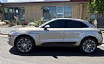 2016 Macan Thumbnail 2