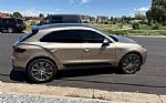 2016 Macan Thumbnail 30