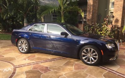 Photo of a 2017 Chrysler 300 Limited/Bentley Mulsanne Styling for sale