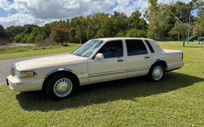 Photo of a 1996 Lincoln Town Cartier for sale