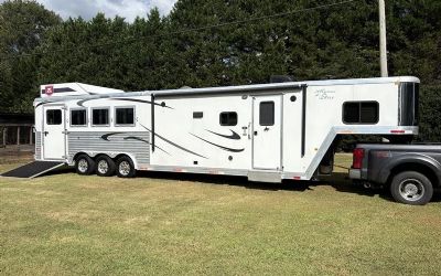 Photo of a 2017 Merhow 4 Horse With Living Quarters for sale
