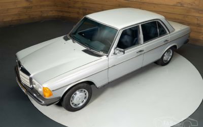 Photo of a 1978 Mercedes Benz 250 Mercedes-Benz for sale