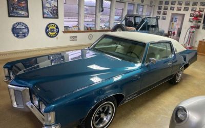 Photo of a 1969 Pontiac Grand Prix for sale