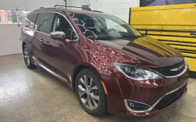 Photo of a 2018 Chrysler Pacifica Limited 4DR Mini Van for sale