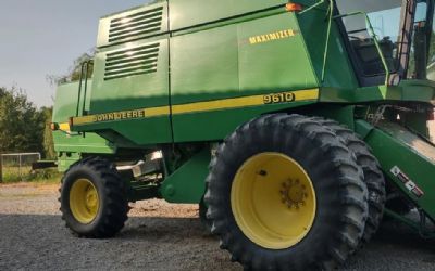 Photo of a 1999 John Deere 9610 With Header And Cart for sale