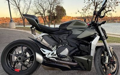 Photo of a 2023 Ducati Streetfighter V2 for sale