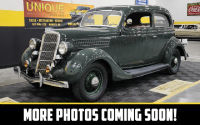 1935 Ford 2 Door Sedan 