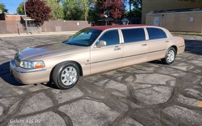 Photo of a 2011 Lincoln Town Car 6 Door Limousine for sale