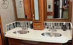 2018 Discovery 38F Thumbnail 16