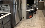 2019 Navigator Thumbnail 6