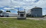 2016 W900 Thumbnail 3