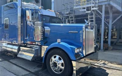 Photo of a 2023 Kenworth W900L Sleeper Trucks for sale
