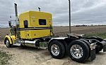 2021 W900 Thumbnail 3