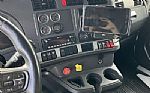 2022 T880 Thumbnail 30