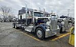 2017 W900L Thumbnail 1