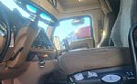 2015 T680 Thumbnail 7