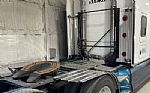 2010 T660 Thumbnail 3