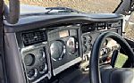 2012 T660 Thumbnail 9