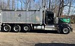 2018 W900 Thumbnail 2