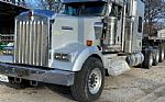 2017 W900L Thumbnail 1