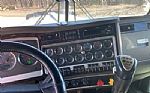 2017 W900L Thumbnail 4
