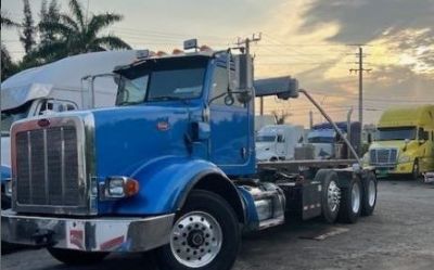 Photo of a 2014 Peterbilt 367 Roll Off Garbage Truck for sale