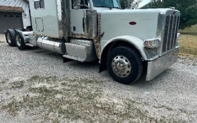 Photo of a 2015 Peterbilt 389 Sleeper Trucks for sale
