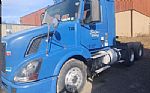 2011 VNL64T300 Thumbnail 2