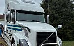 2018 VNL64T780 Thumbnail 4