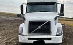 2016 VNL64T630 Thumbnail 3