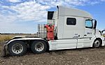 2016 VNL64T630 Thumbnail 4