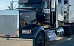 2023 W900 Thumbnail 1