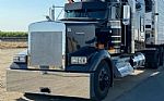 2023 W900 Thumbnail 2