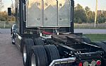 2014 T660 Thumbnail 3