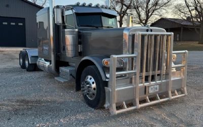 Photo of a 2013 Peterbilt 389 for sale