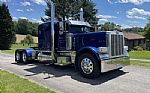 2016 389 with trailer Thumbnail 1