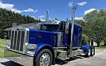 2016 389 with trailer Thumbnail 2
