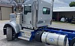 2022 W900 Thumbnail 2