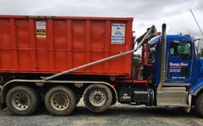 Photo of a 2015 Kenworth T800 Hook Lift Truck for sale