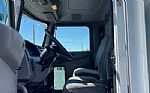 2016 330 Box Truck Thumbnail 8