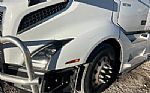 2023 VNL64T760 Sleeper Semi Truck Thumbnail 15