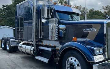 2000 Kenworth W900L Conventional Sleeper Semi