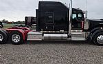 2021 W900 Thumbnail 1